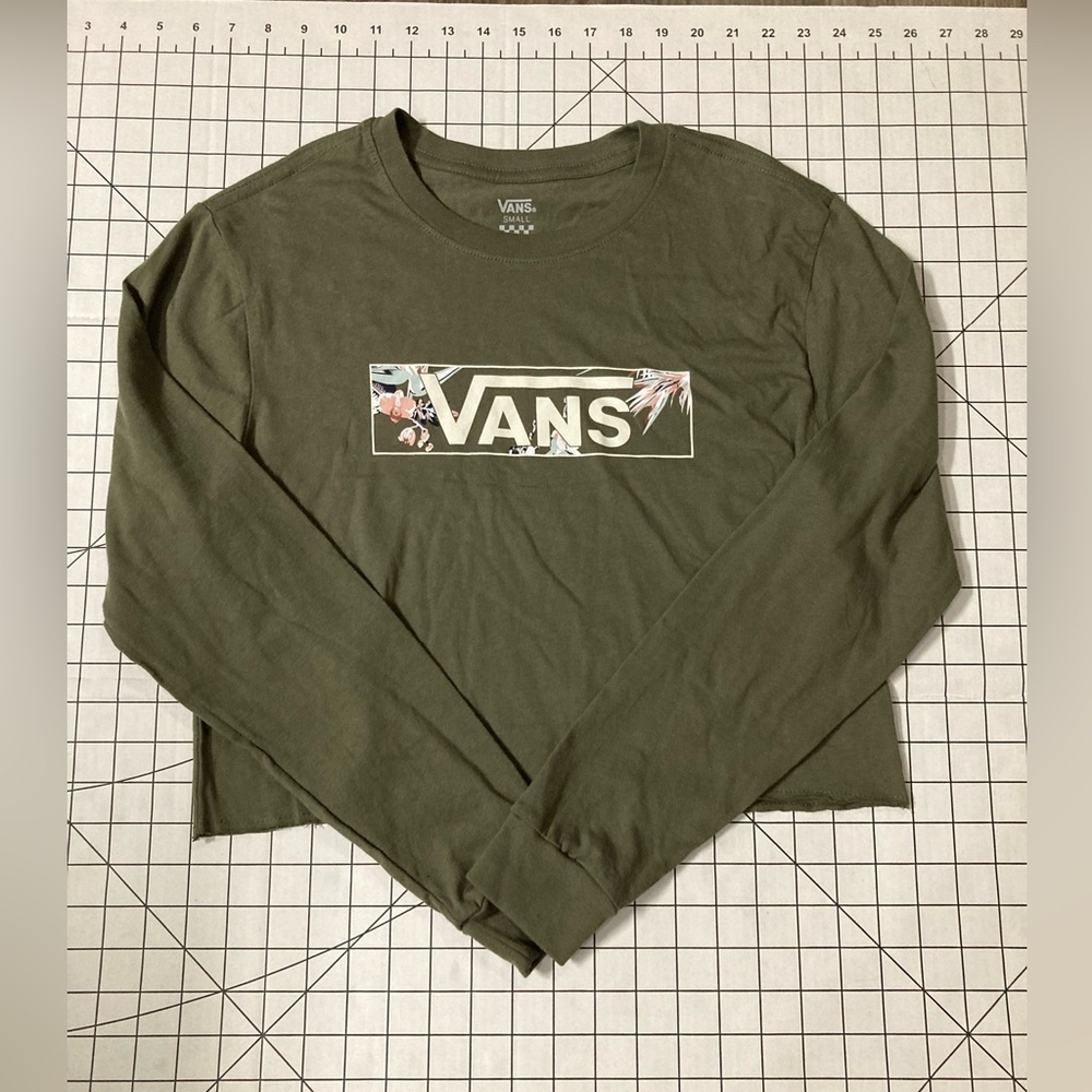 NWOT Vans Women’s Small Army Green Long Sleeve Cropped Shirt‎